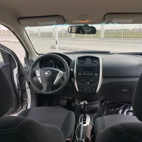 Nissan Versa 2015