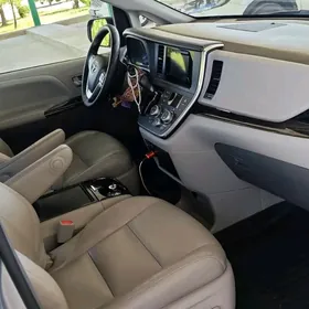 Toyota Sienna 2016