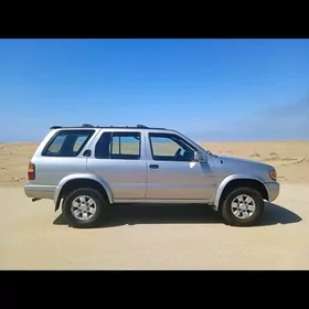 Nissan Pathfinder 1999