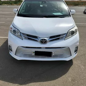 Toyota Sienna 2019