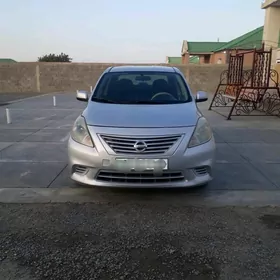 Nissan Versa 2012