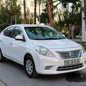 Nissan Sunny 2012