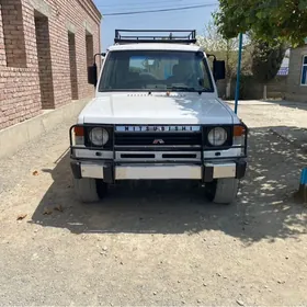 Mitsubishi Pajero 1989