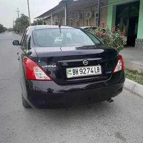 Nissan Versa 2012