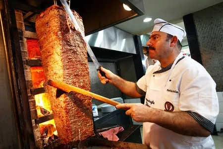 Türkiye bilen Germaniýa döner-kebabyň taýýarlanyş usuly barada jedele girdiler