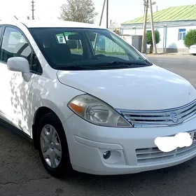 Nissan Versa 2011