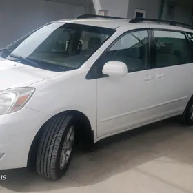 Toyota Sienna 2004