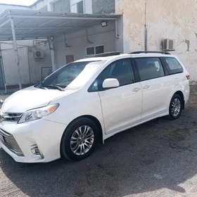 Toyota Sienna 2018