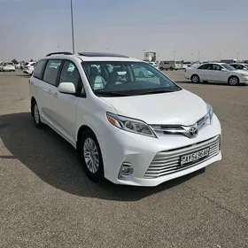 Toyota Sienna 2017