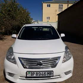 Nissan Versa 2011