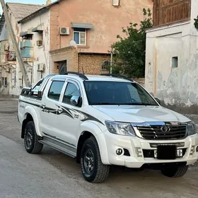 Toyota Hilux 2015