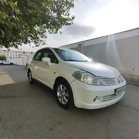 Nissan Tiida 2005