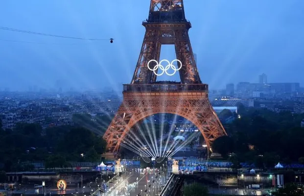 Olimpiýa halkalary Eýfel diňinden aýryldy