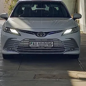 Toyota Camry 2021