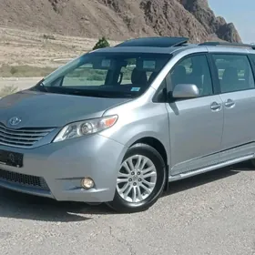 Toyota Sienna 2016