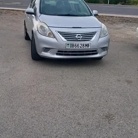 Nissan Versa 2012