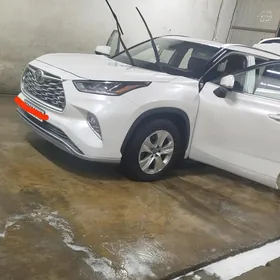 Toyota Highlander 2021