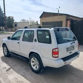 Nissan Pathfinder 2000