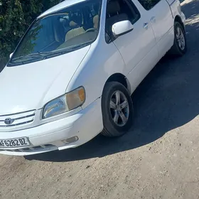 Toyota Sienna 2002