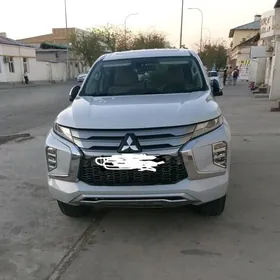 Mitsubishi Pajero 2020