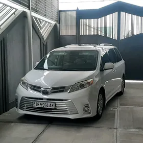 Toyota Sienna 2018