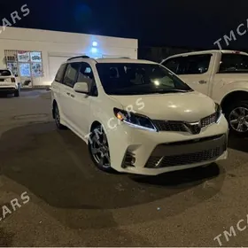 Toyota Sienna 2020