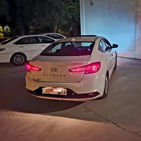 Hyundai Elantra 2019