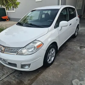 Nissan Versa 2011