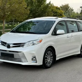 Toyota Sienna 2019