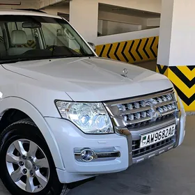 Mitsubishi Pajero 2015