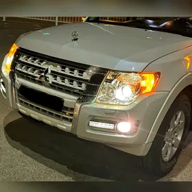 Mitsubishi Pajero 2015