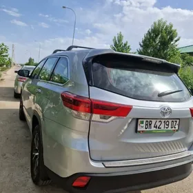 Toyota Highlander 2019