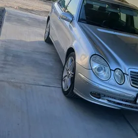 Mercedes-Benz E350 2005