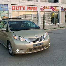 Toyota Sienna 2010