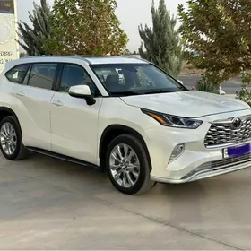 Toyota Highlander 2021