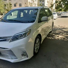 Toyota Sienna 2018