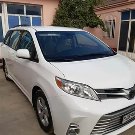 Toyota Sienna 2018