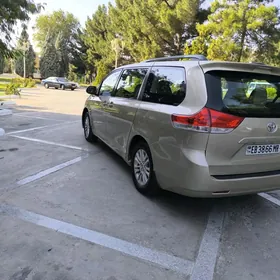 Toyota Sienna 2010