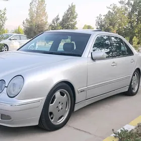 Mercedes-Benz E320 2001