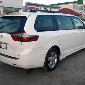 Toyota Sienna 2019