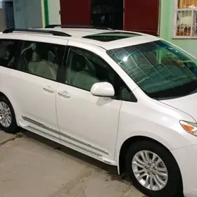 Toyota Sienna 2015