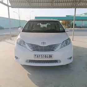 Toyota Sienna 2010