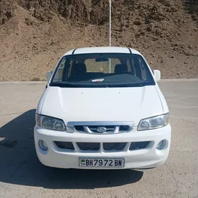 Hyundai H-1 2001