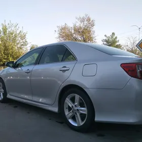 Toyota Camry 2014