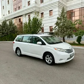 Toyota Sienna 2010