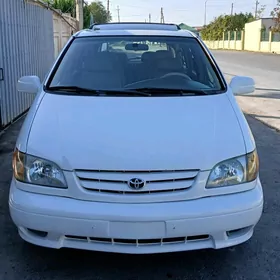 Toyota Sienna 2002