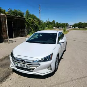 Hyundai Elantra 2019