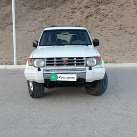 Mitsubishi Montero 1995