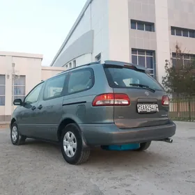 Toyota Sienna 2000