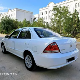 Nissan Sunny 2010